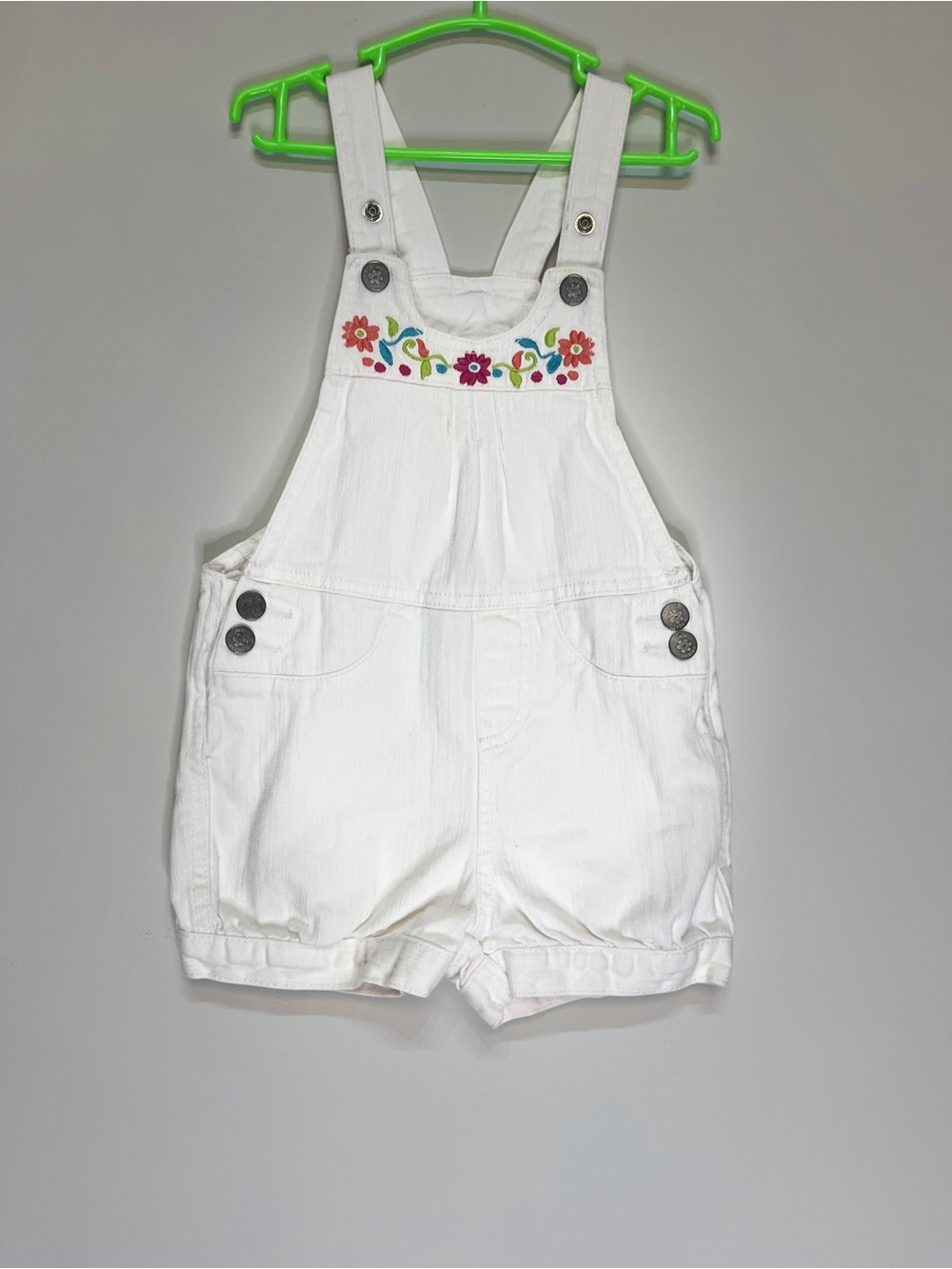3️⃣ 🍒3/$18 100% Cotton White Floral Embroidered Short Overalls 3T